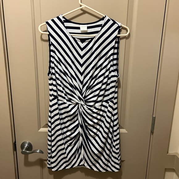 Gorgeous Striped Soma Twist Front Top Large - Picture 2 of 5